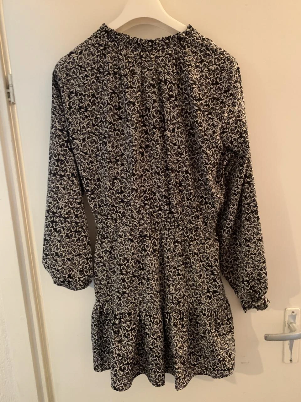 Zwart/witte tuniek van de Loavies. Maat L. – photo 2